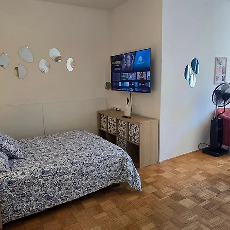 Mi Casa 11 Γκρατς